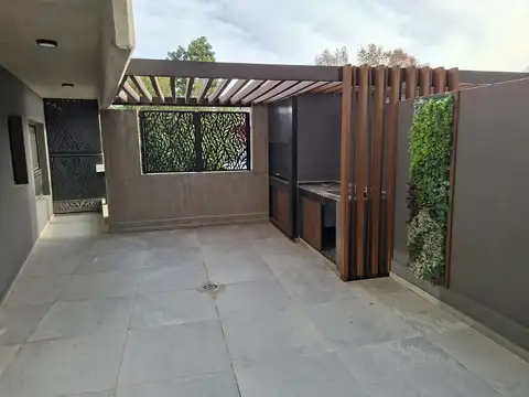 Departamento en Alquiler con 1 cocheras