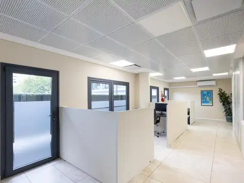 Oficina 6 ambientes con 2 baños