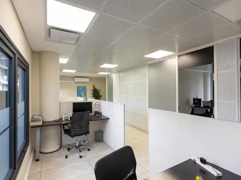 Oficina en Alquiler con 1 cochera