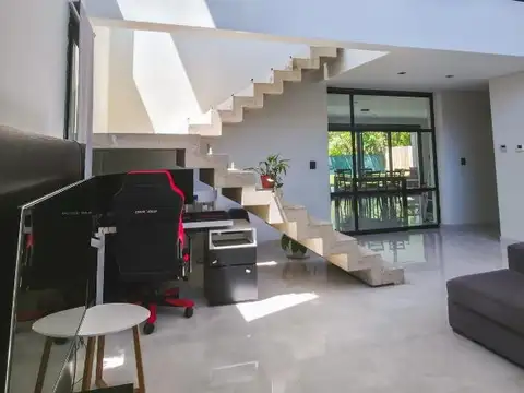 Casa 4 ambientes con 4 baños