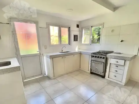 Casa 5 ambientes con 3 baños