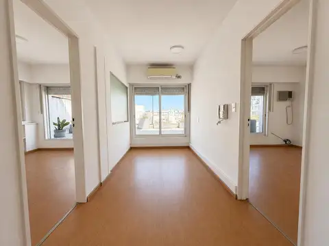 Oficina 6 ambientes con 2 baños