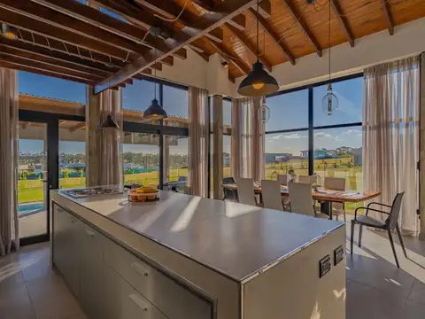 Casa 4 ambientes con 2 baños