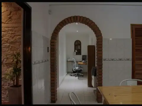 HERMOSA CASA 5 AMBIENTES EN PASO DEL REY