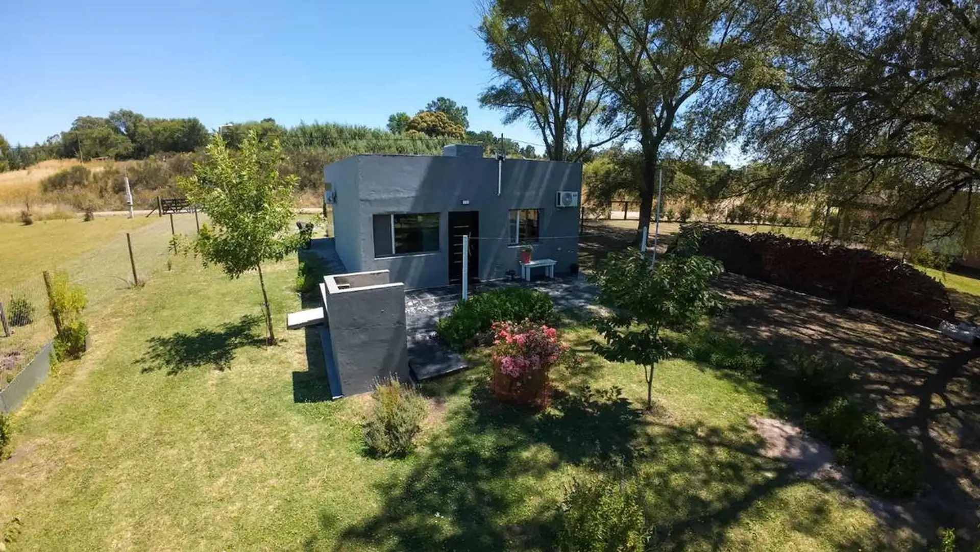 Casa 2 dorm, 80m² en La Porteña con patio semicubierto