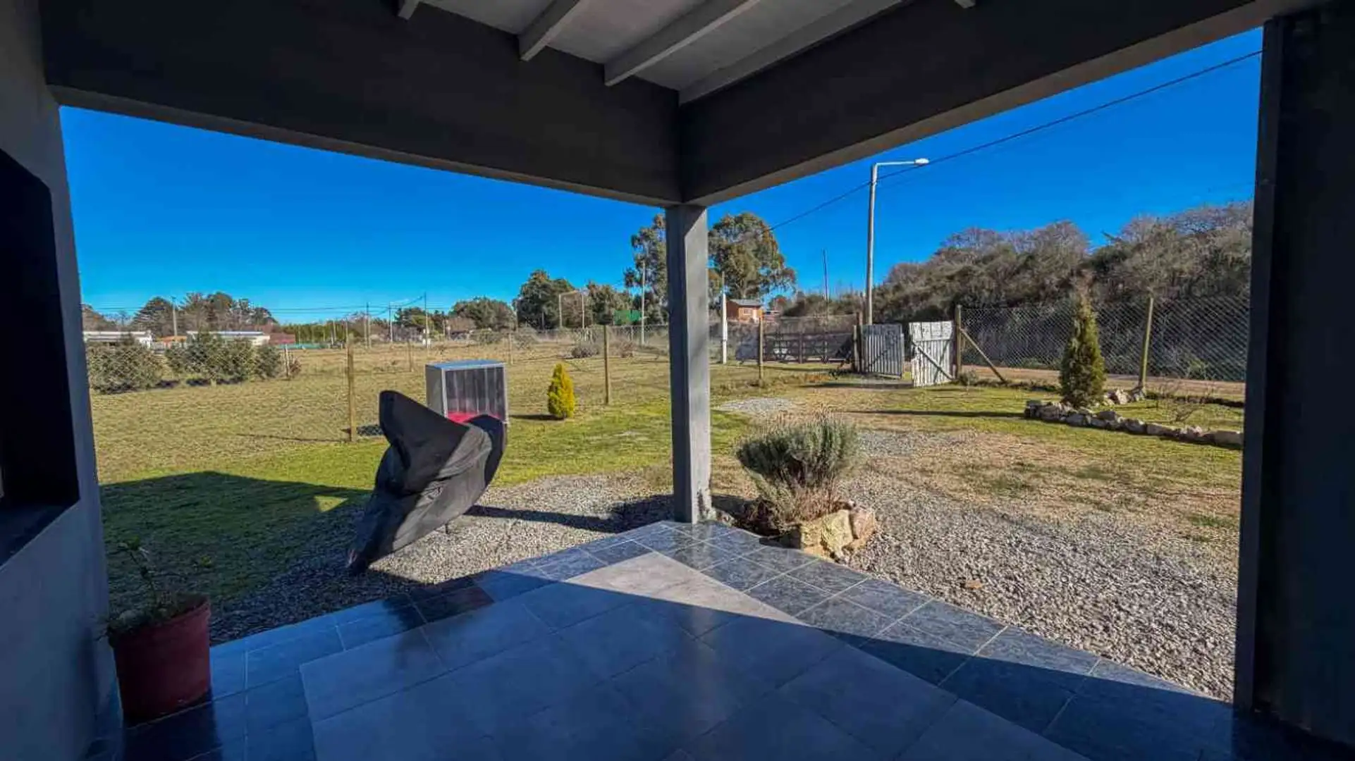 Casa 2 dorm, 80m² en La Porteña con patio semicubierto