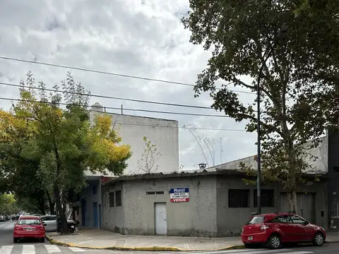 LOCAL EN ESQUINA DE 150M2 CUB. APROX. CON BAÑO