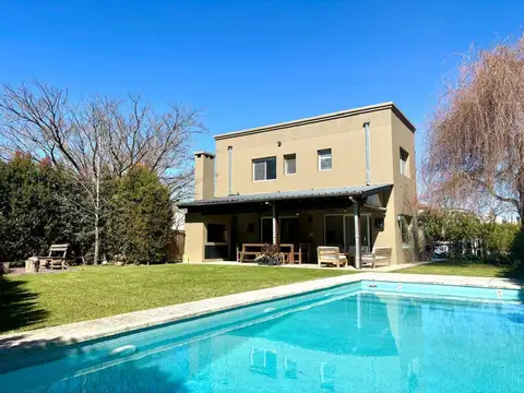 Excelente casa en venta en Barbarita 