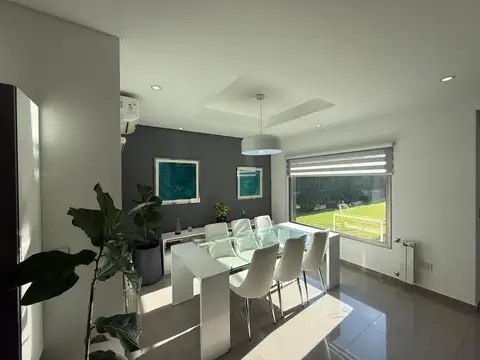 Casa 4 ambientes con 3 baños