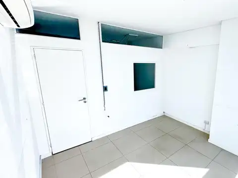 Oficina en Alquiler en Puerto Norte, $ 700.000