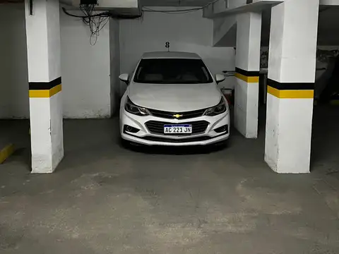 SE ALQUILA COCHERA AMPLIA EN GRL PAZ