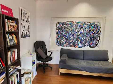 Amplia oficina al frente con balcón y proyección a vivienda en edificio Mercurio