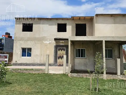 Casa En Venta Con 2 Departamentos