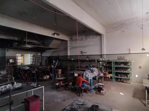 GALPON CASEROS CENTRO :: 130MT2 CUBIERTOS + 240 DESCUBIERTOS