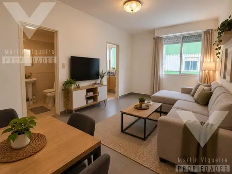 2 ambientes en Caballito en Eleodoro Lobos al 200. Piso alto. Luminoso.