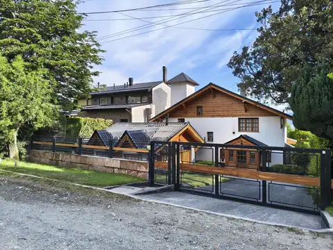 Casa 8 ambientes con 3 baños