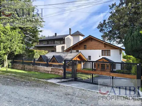 Casa 8 ambientes con 3 baños