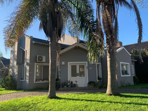 EXCELENTE CASA EN BARRIO PRIVADO MARIA ELENA .MORENO .5 AMBIENTES - PILETA -QUINCHO