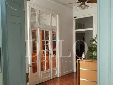 Hermoso Departamento antiguo de 5 ambientes reciclado a nuevo. Imperdible!