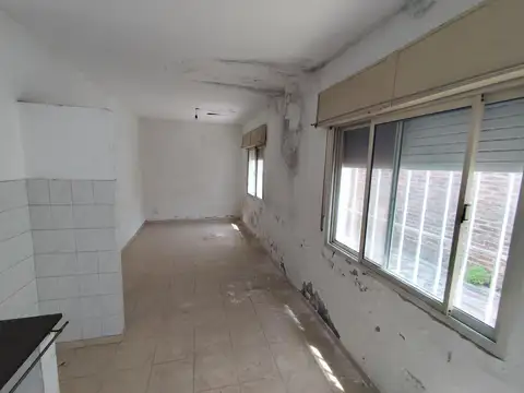 Casa 2 ambientes con 1 baño