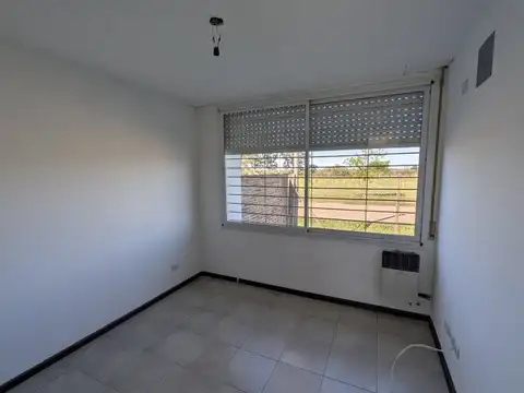 Hermosa casa de 3 dormitorios con pileta, jardín y galería | En venta - Apta Credito