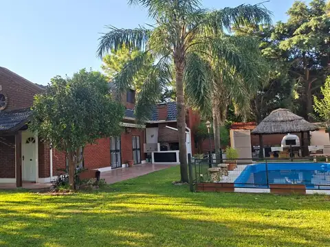 Casa en Venta con 4 cocheras