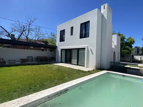 Casa 5 ambientes con 3 baños