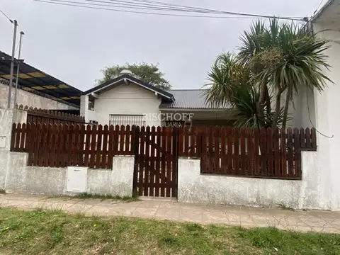 CASA DE 3 AMBIENTES, TODOS LOS SERVICIOS