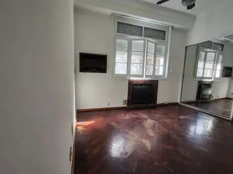 Combate De Los Pozos 1000, Piso 2