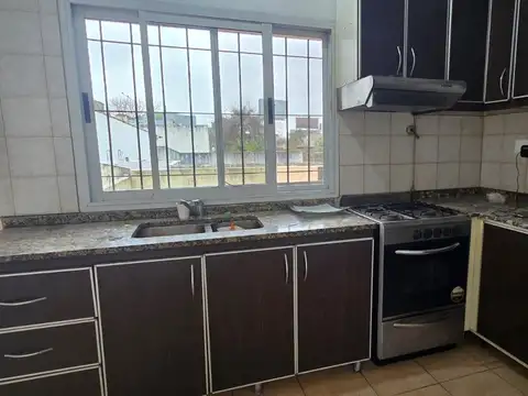 Depto Tipo Casa 5 ambientes con 2 baños