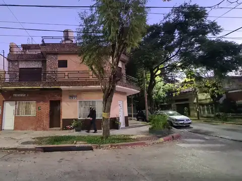 EN VENTA EN PALOMAR CENTRO, GRAN PROPIEDAD EN ESQUINA