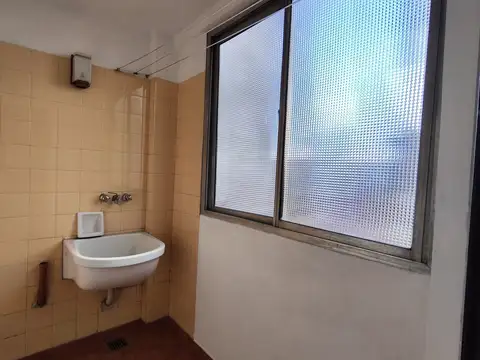 DEPARTAMENTO 3 AMB. 1 Piso x Escalera
