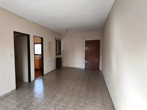 DEPARTAMENTO 3 AMB. 1 Piso x Escalera