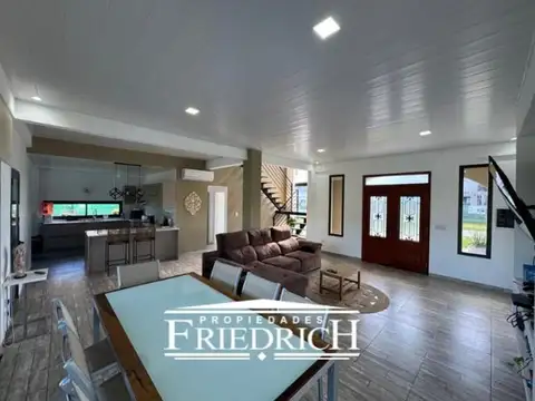 Casa 5 ambientes con 4 baños