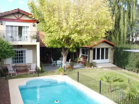 Casa en Venta con 2 cocheras