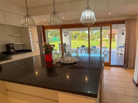 Casa 6 ambientes con 6 baños