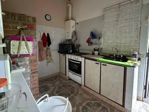 Casa 2 ambientes con 1 baño