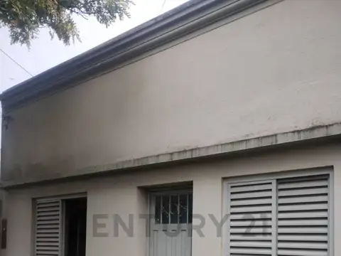 VENTA DE CASA - calle 47 entre 135 y 136 Barrio San Carlos