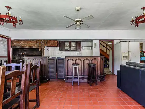 Casa en Venta con 4 cocheras