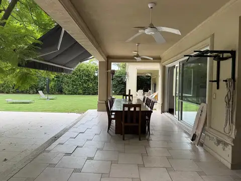 IMPONENTE CASA EN  ALQUILER SIN MUEBLES EN TCC