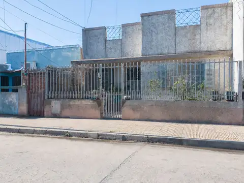 VENTA CASA 4 AMB A REFACCIONAR EN SARANDI
