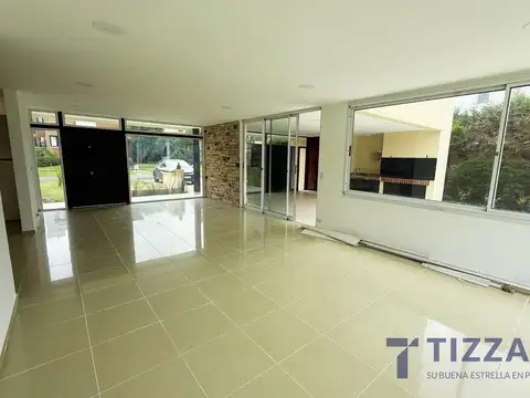 Casa en Venta con 6 cocheras