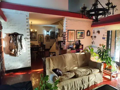 Casa 5 ambientes con 2 baños