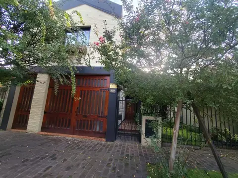 Venta casa 5 ambientes  / Permuta