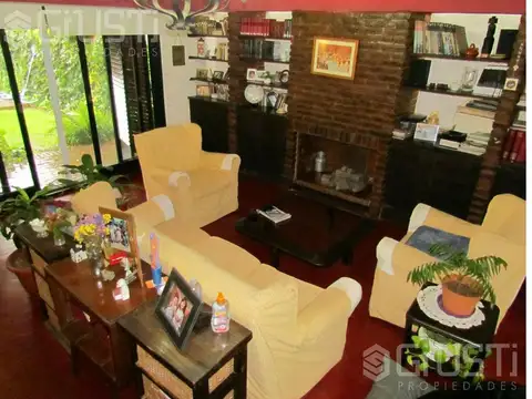 Casa 4 ambientes con 2 baños