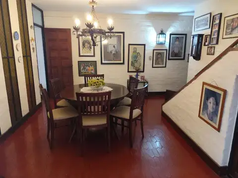 Casa en Venta con 2 cocheras