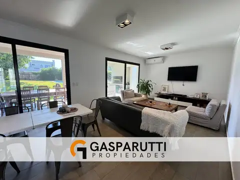 Casa 4 ambientes con 3 baños