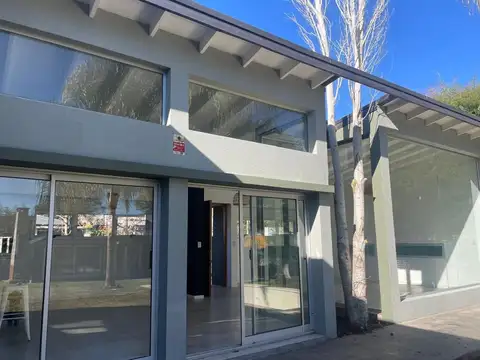 Casa en Alquiler City Bell Pileta Quincho