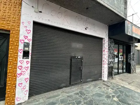 Local aprox 50m2 con 2 baños sobre avenida en alquiler - QUILMES OESTE - Apto varios rubros