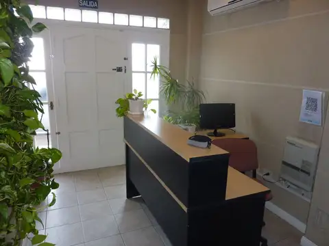 Oficina 4 ambientes con 2 baños